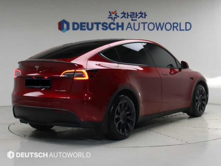 Tesla Model Y — photo 02