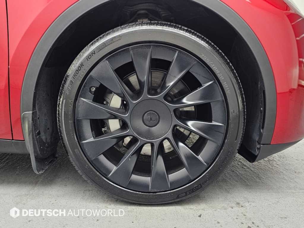 Tesla Model Y — photo 05