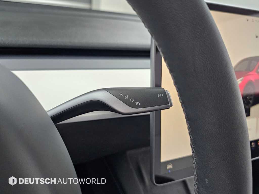 Tesla Model Y — photo 09