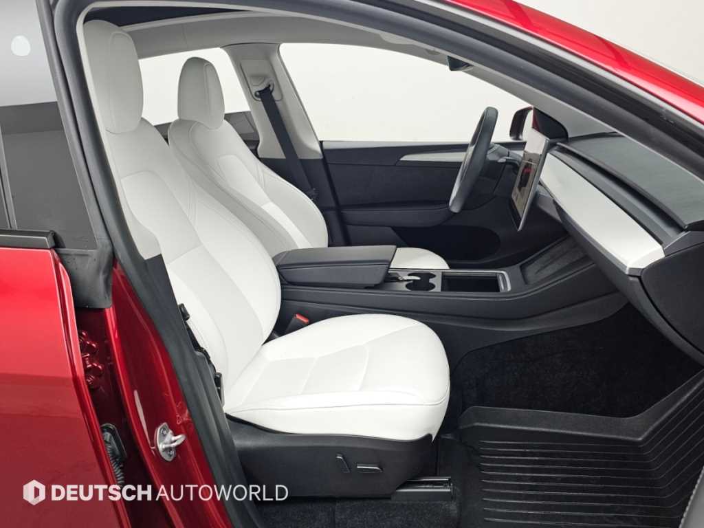 Tesla Model Y — photo 10