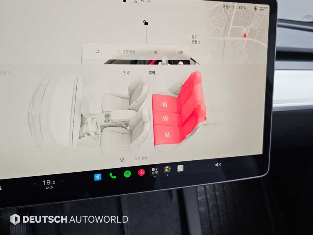 Tesla Model Y — photo 16