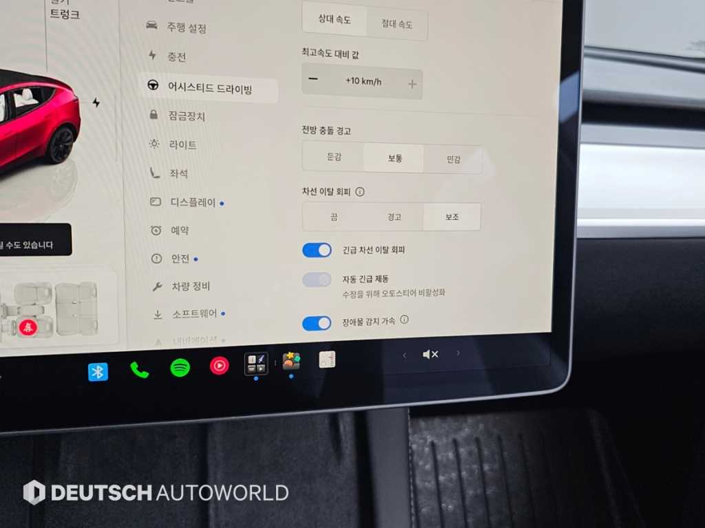 Tesla Model Y — photo 17