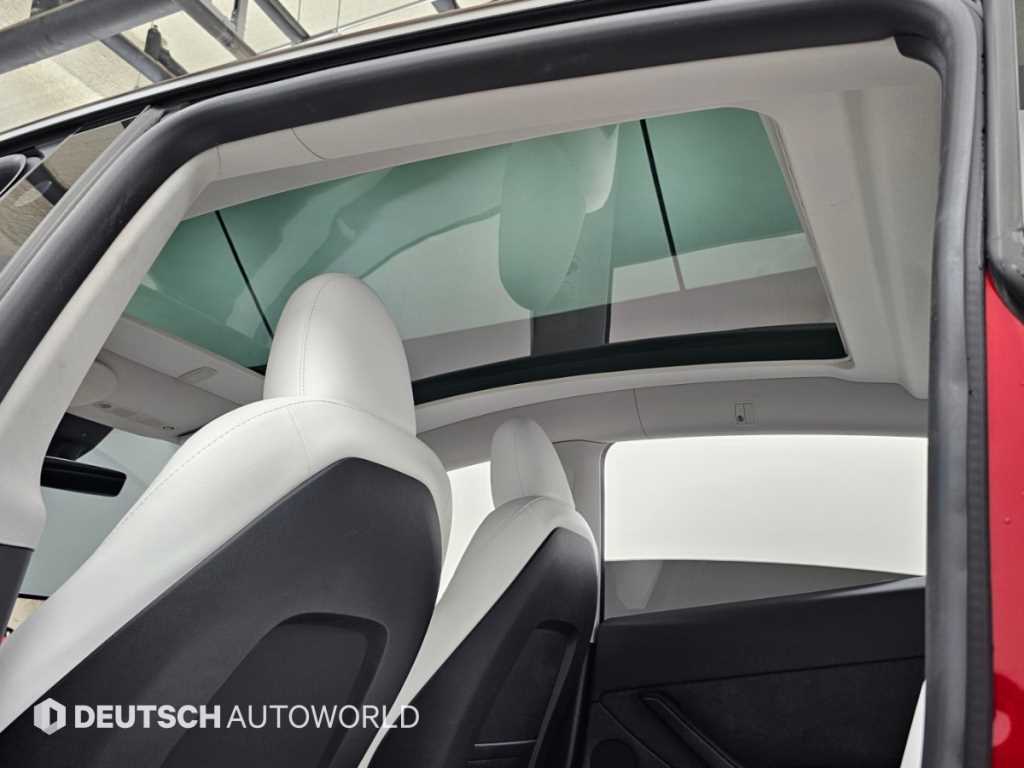 Tesla Model Y — photo 18