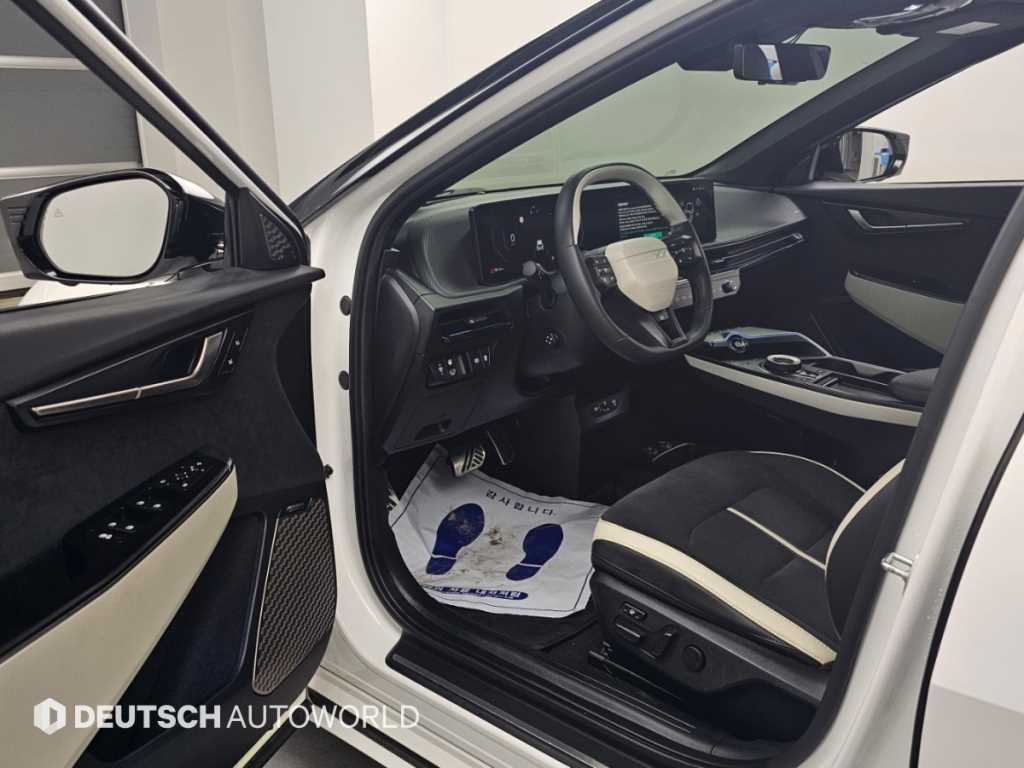 Kia EV6 — photo 11