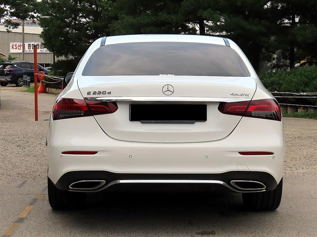 Mercedes-Benz E-Class — photo 04