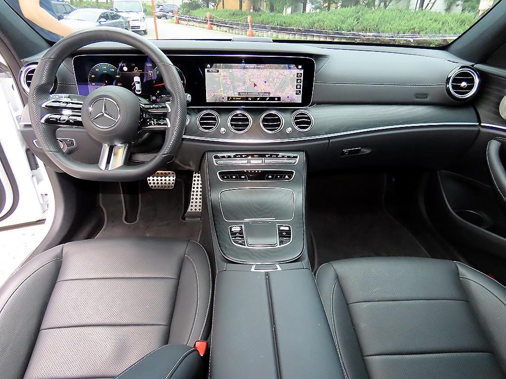Mercedes-Benz E-Class — photo 07