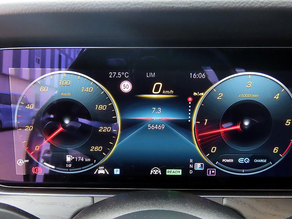 Mercedes-Benz E-Class — photo 09