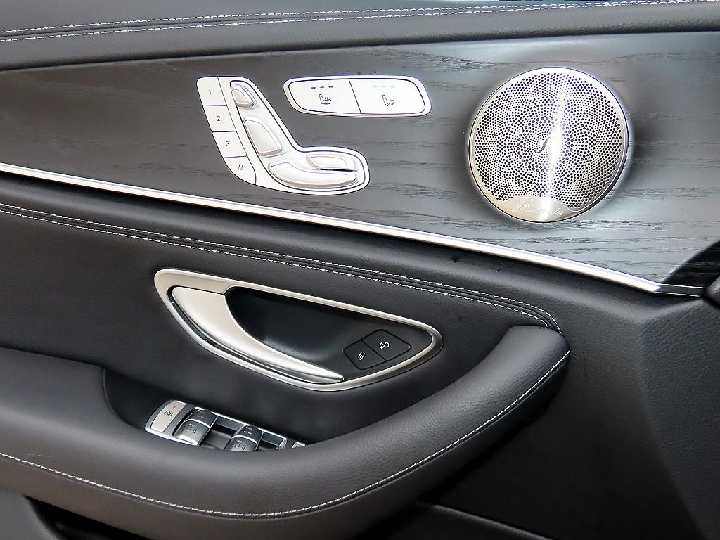 Mercedes-Benz E-Class — photo 12