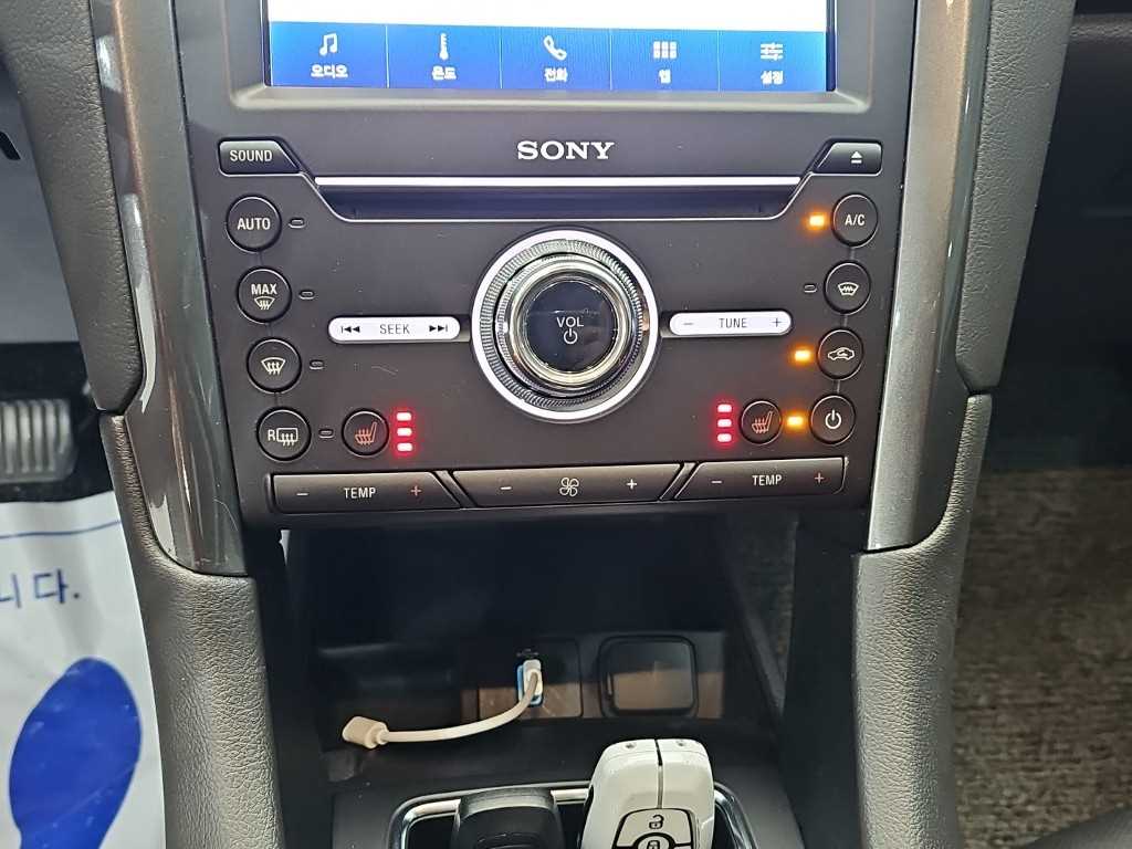 Ford Mondeo — photo 10