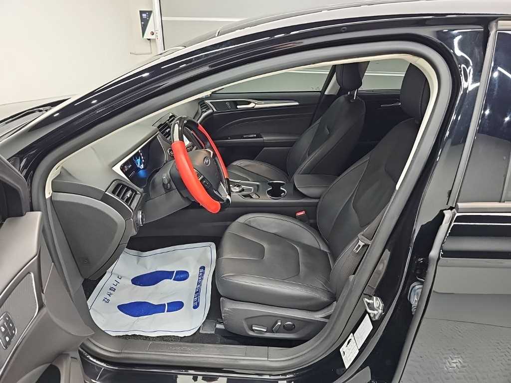 Ford Mondeo — photo 11