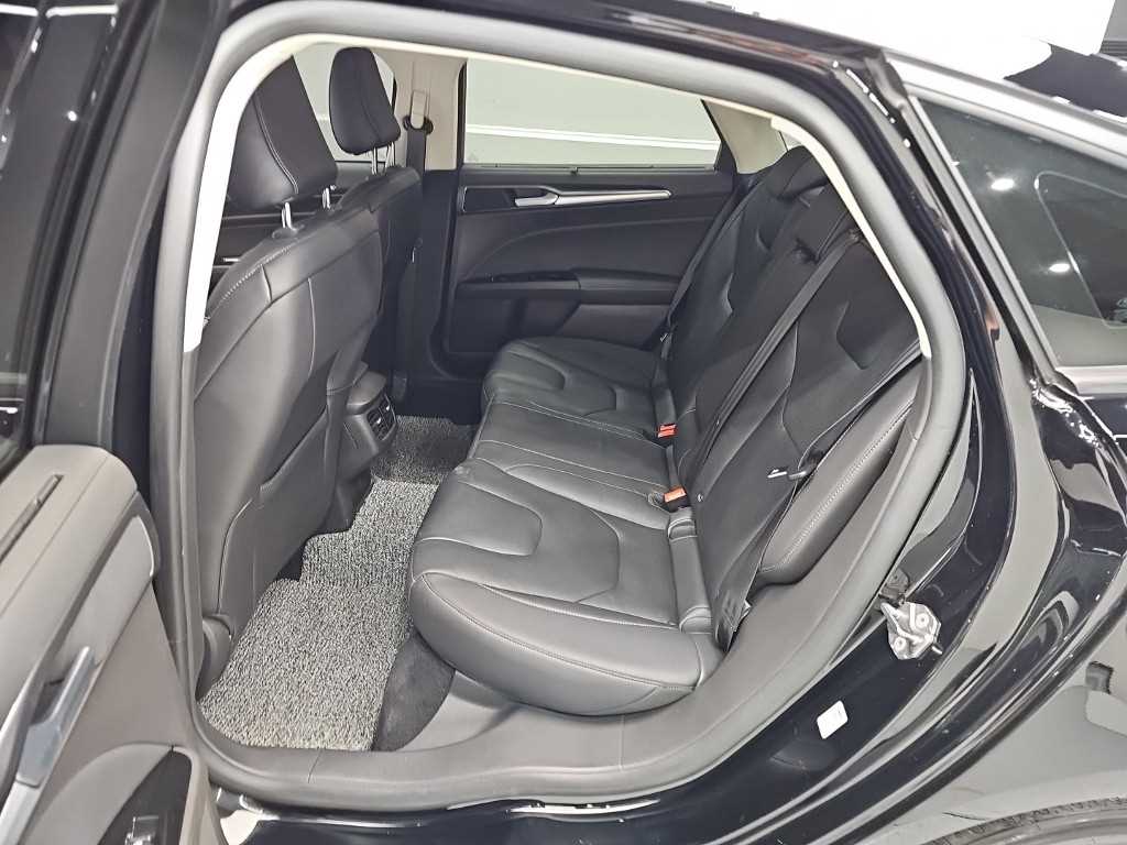 Ford Mondeo — photo 12