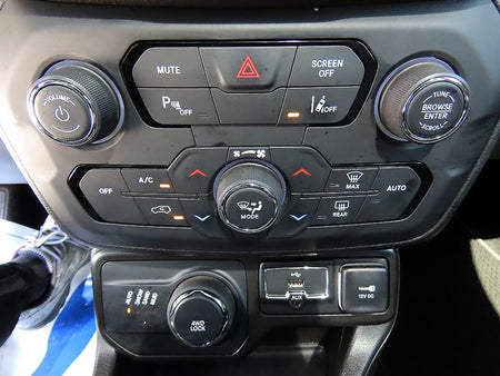 Jeep Renegade — photo 13