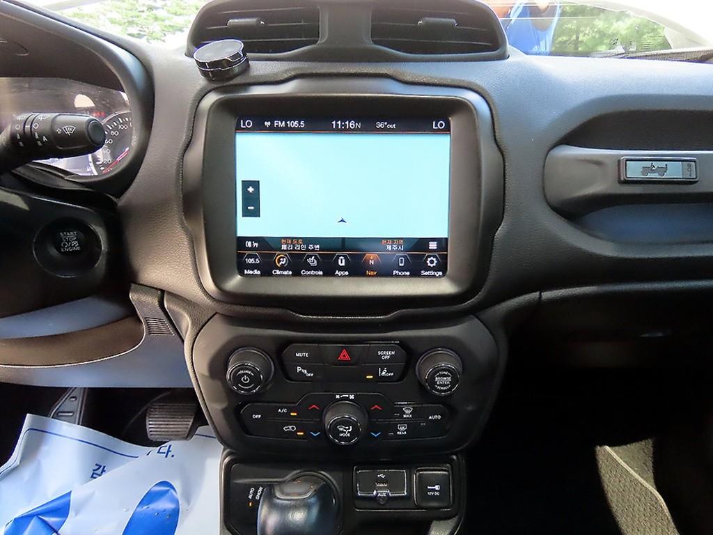 Jeep Renegade — photo 14