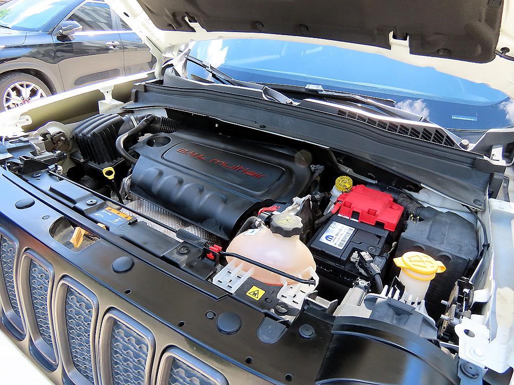 Jeep Renegade — photo 19