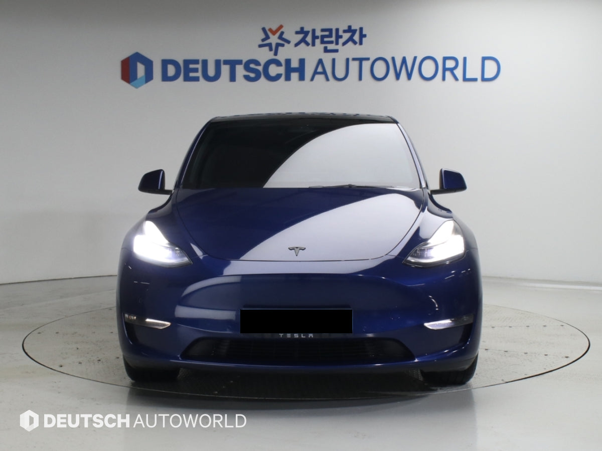 Tesla Model Y — photo 03
