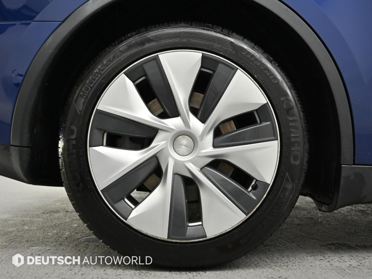 Tesla Model Y — photo 05
