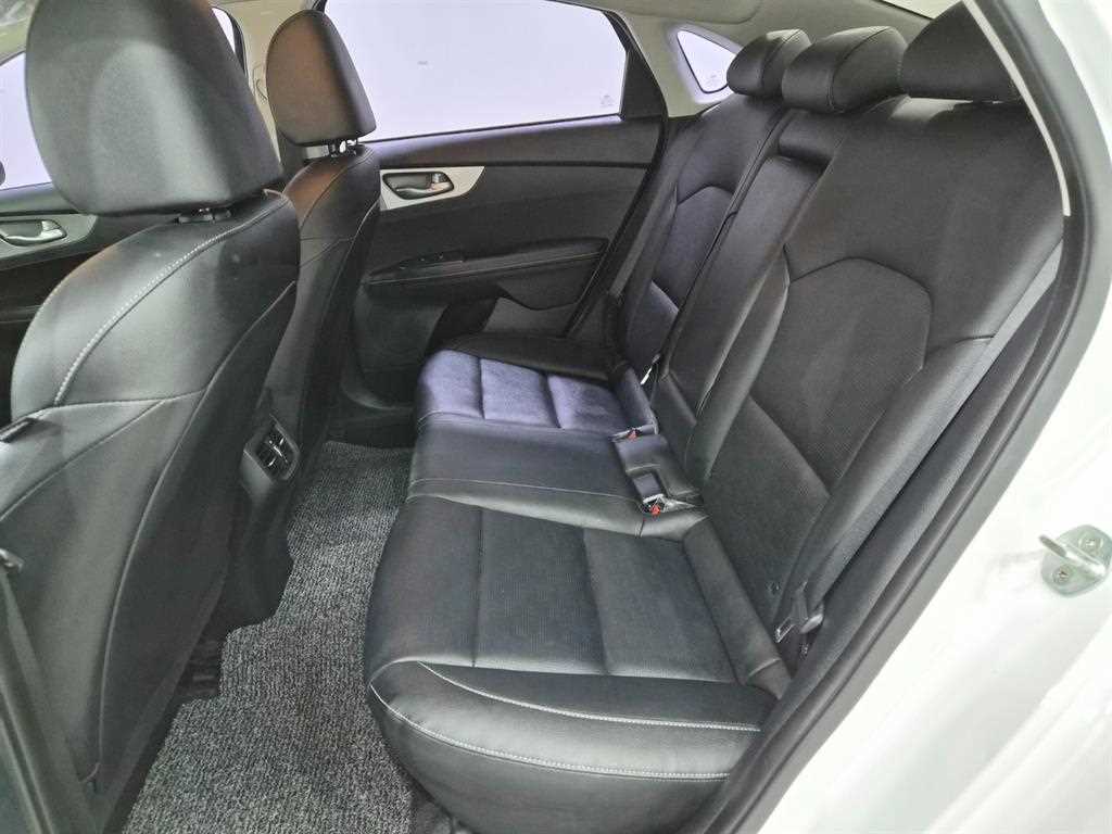 Kia K3 — photo 05