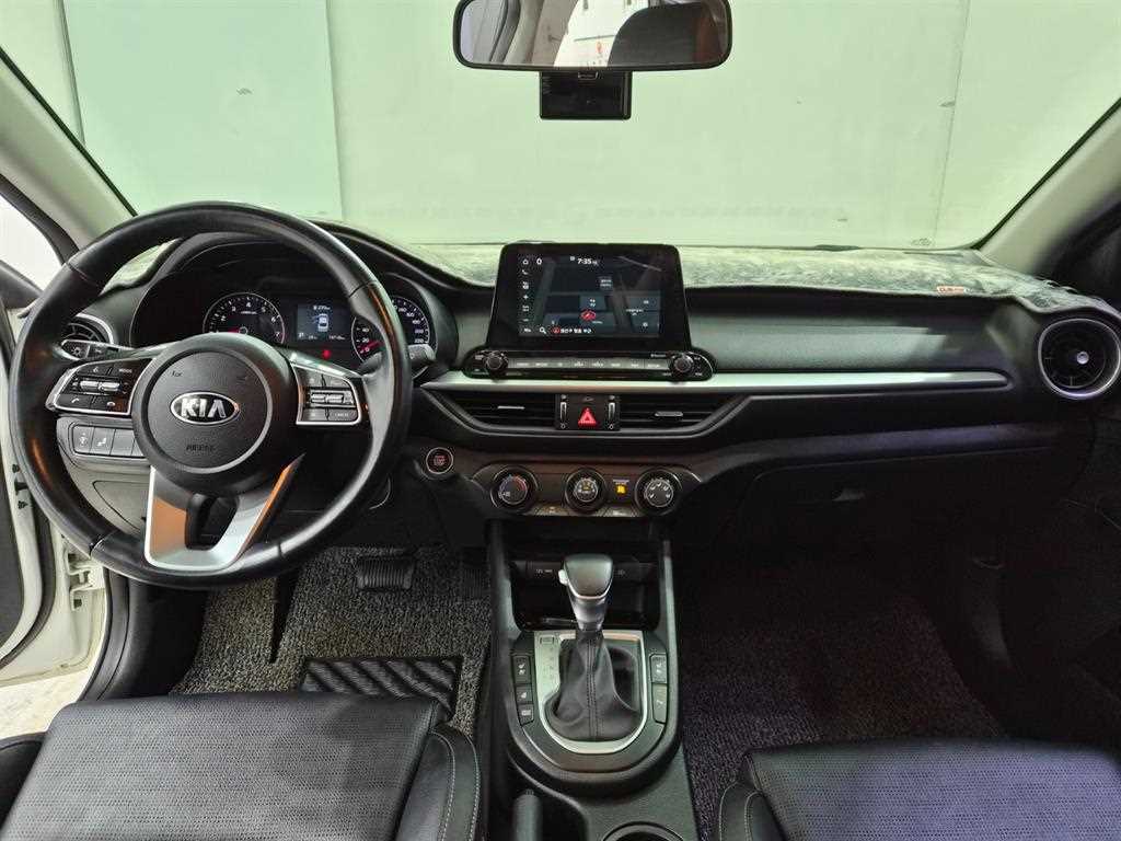 Kia K3 — photo 07