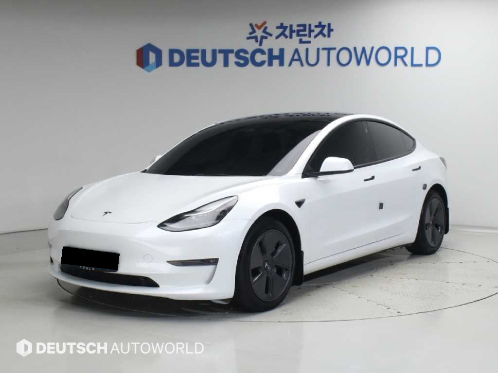 Tesla Model 3 — photo 01