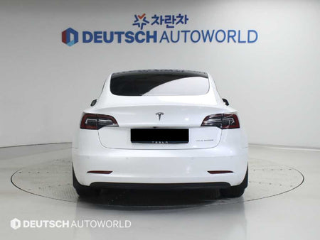 Tesla Model 3 — photo 04