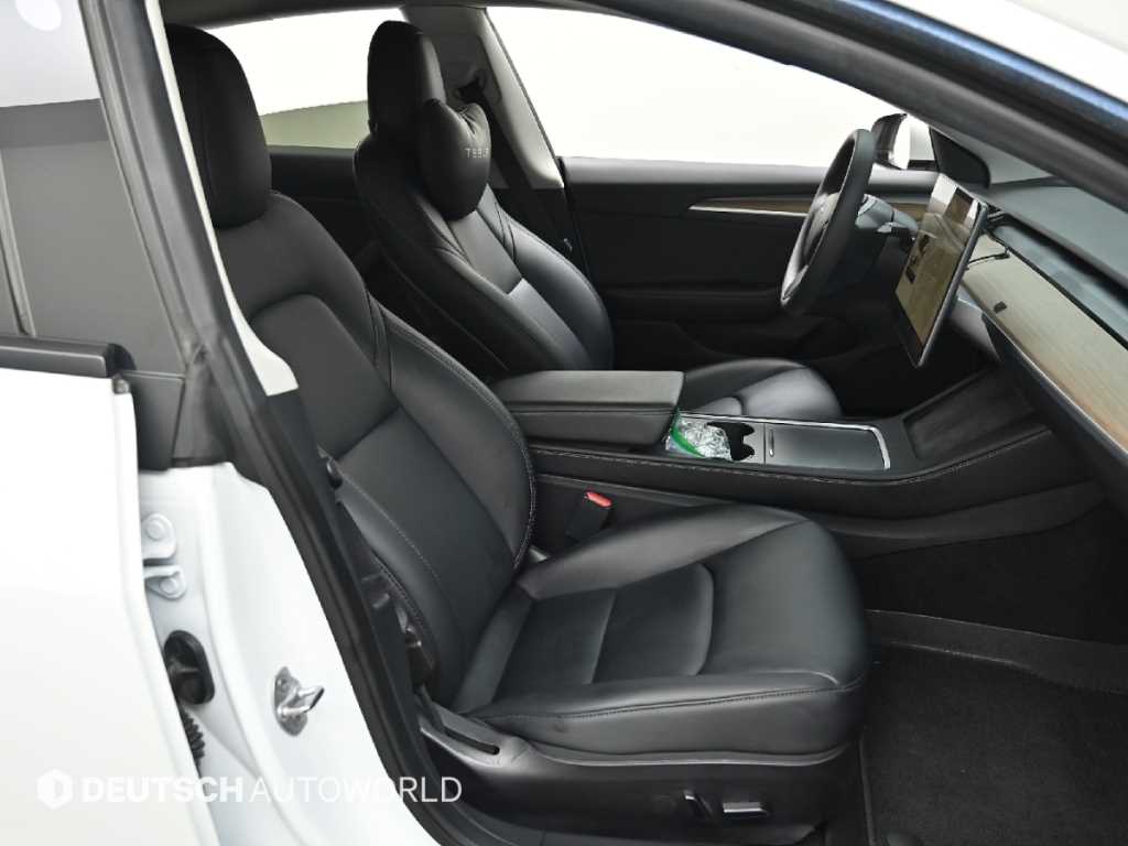 Tesla Model 3 — photo 10