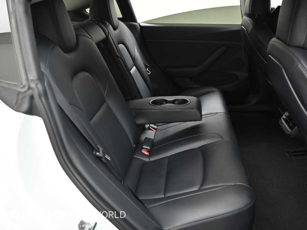 Tesla Model 3 — photo 12