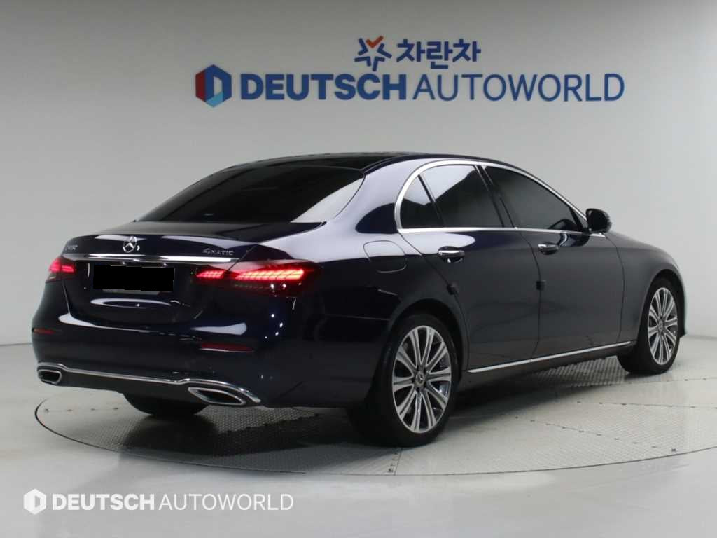 Mercedes-Benz E-Class — photo 02