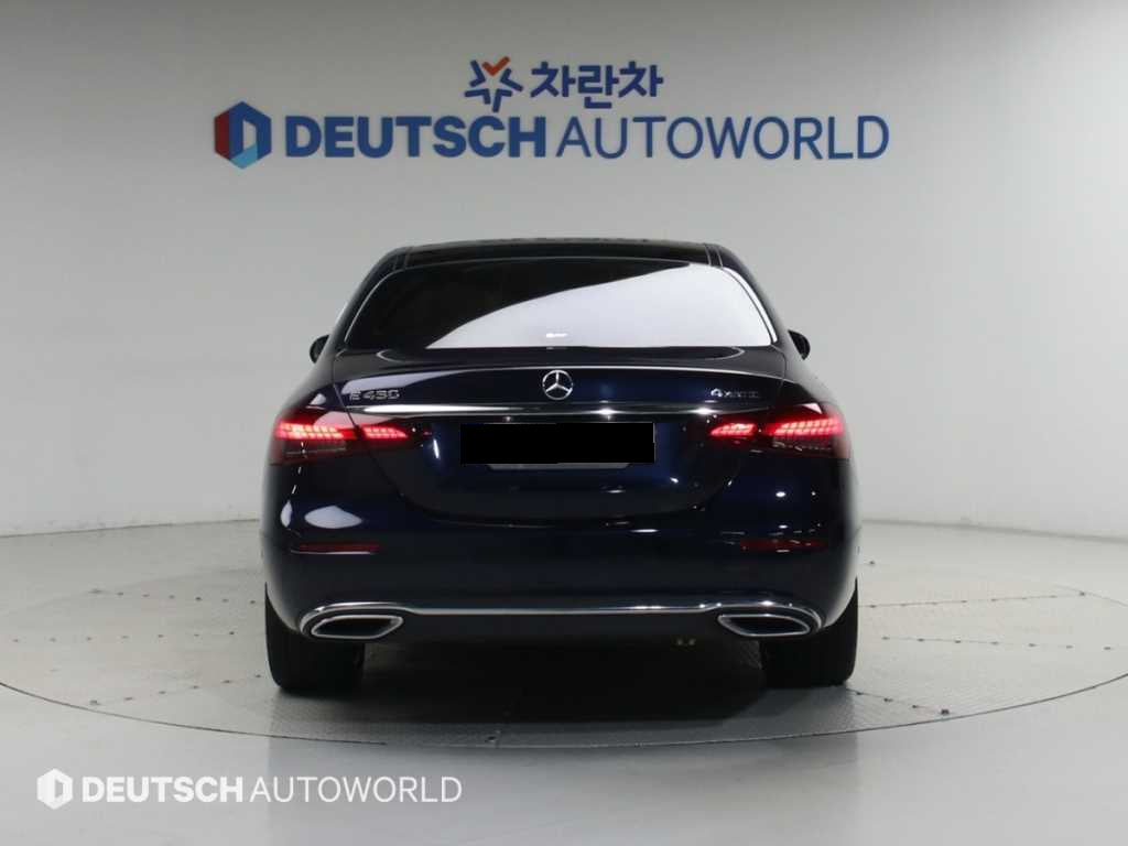Mercedes-Benz E-Class — photo 04