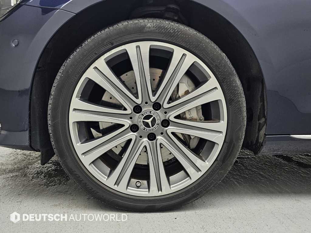 Mercedes-Benz E-Class — photo 05