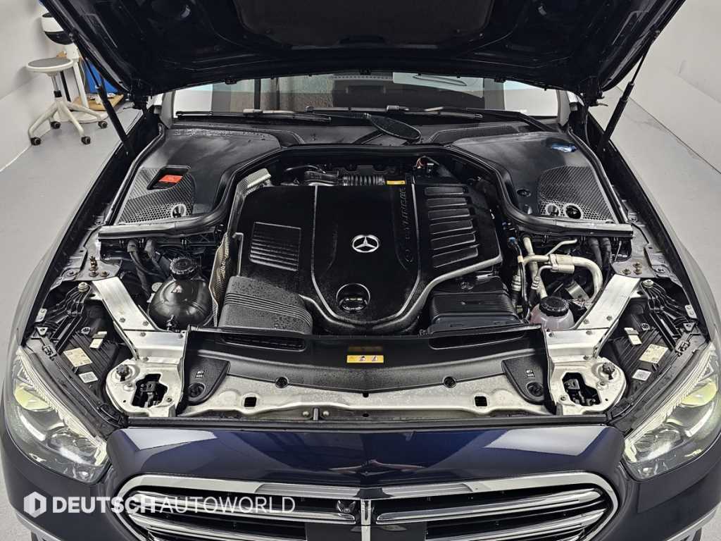 Mercedes-Benz E-Class — photo 06