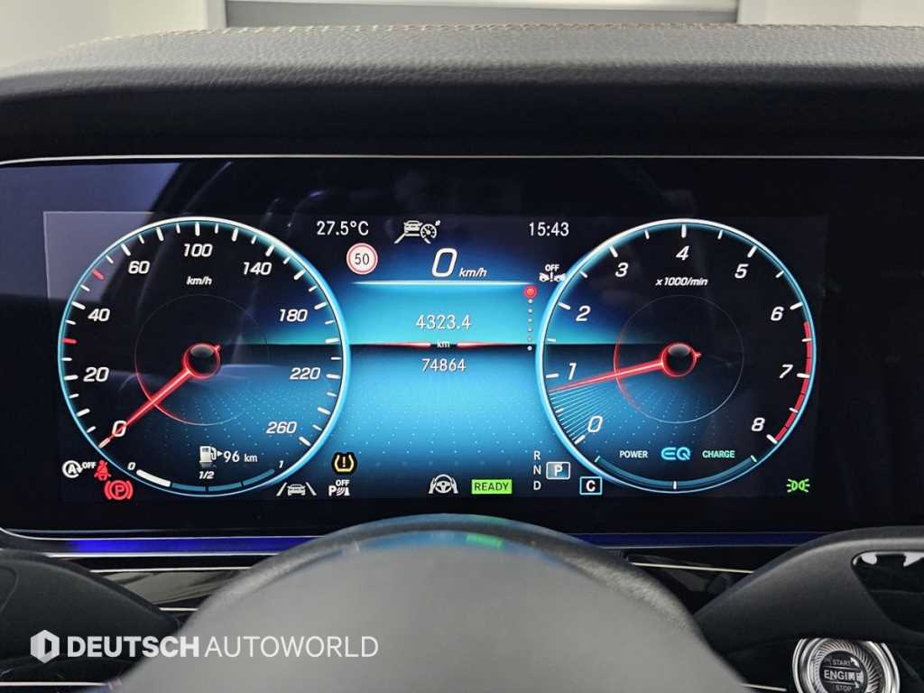 Mercedes-Benz E-Class — photo 08