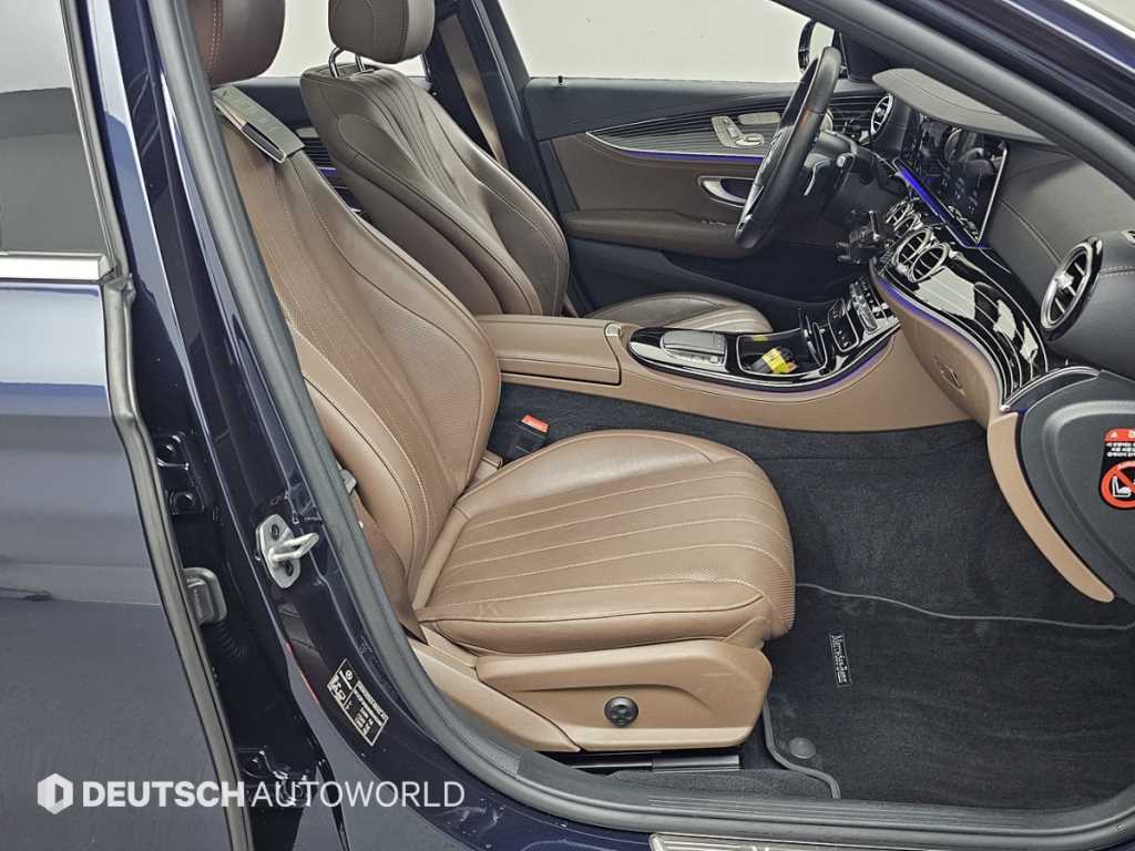 Mercedes-Benz E-Class — photo 10