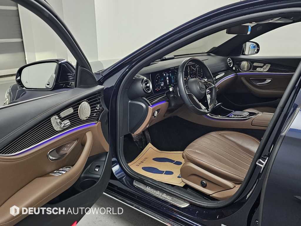 Mercedes-Benz E-Class — photo 11