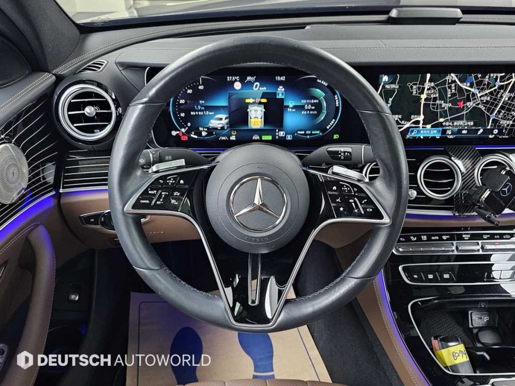 Mercedes-Benz E-Class — photo 13