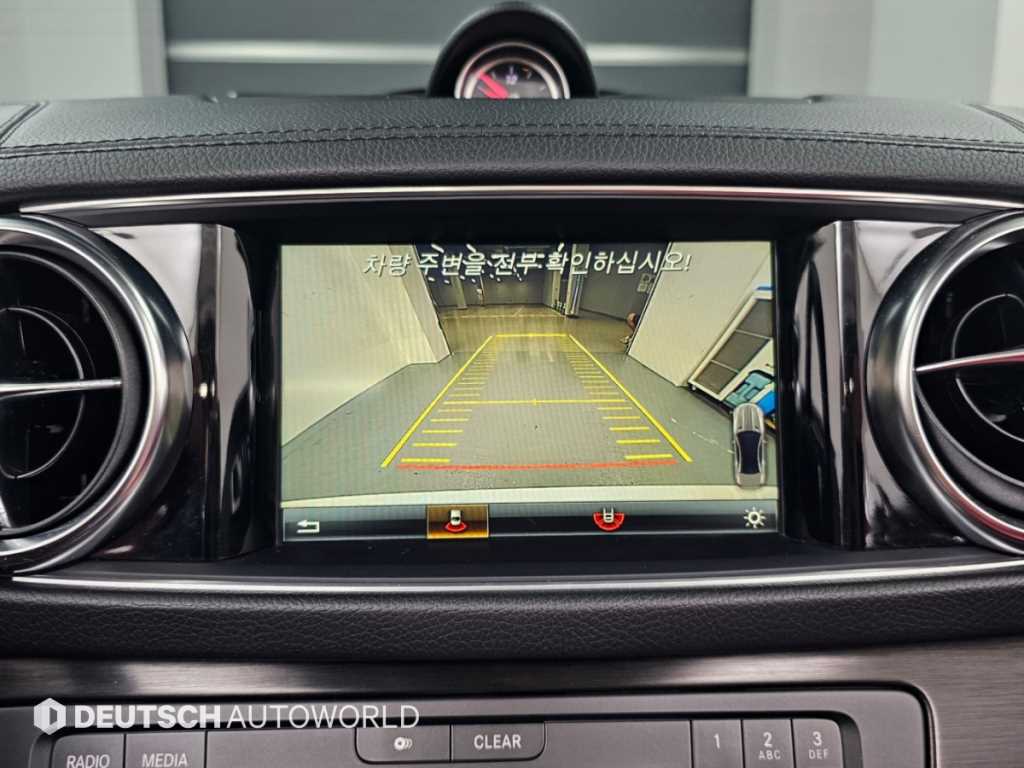 Mercedes-Benz SL-Class — photo 15