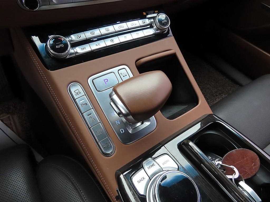 Genesis G90 — photo 11