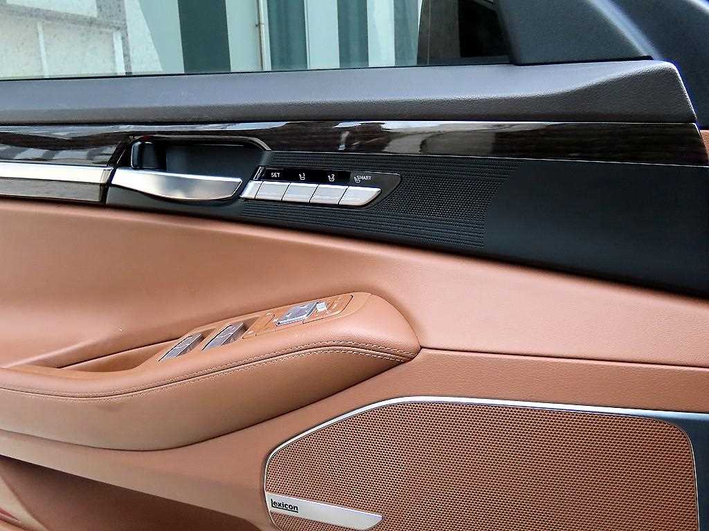 Genesis G90 — photo 12