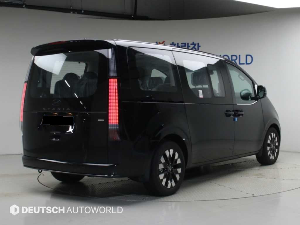 Hyundai Staria — photo 02