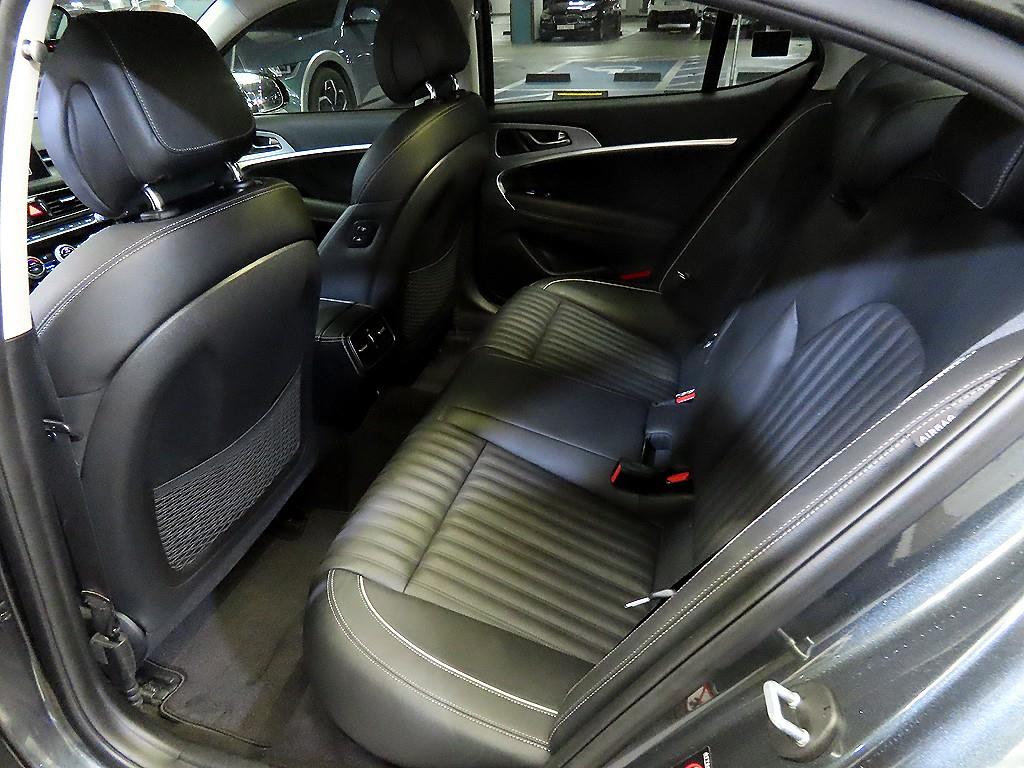 Genesis G70 — photo 07