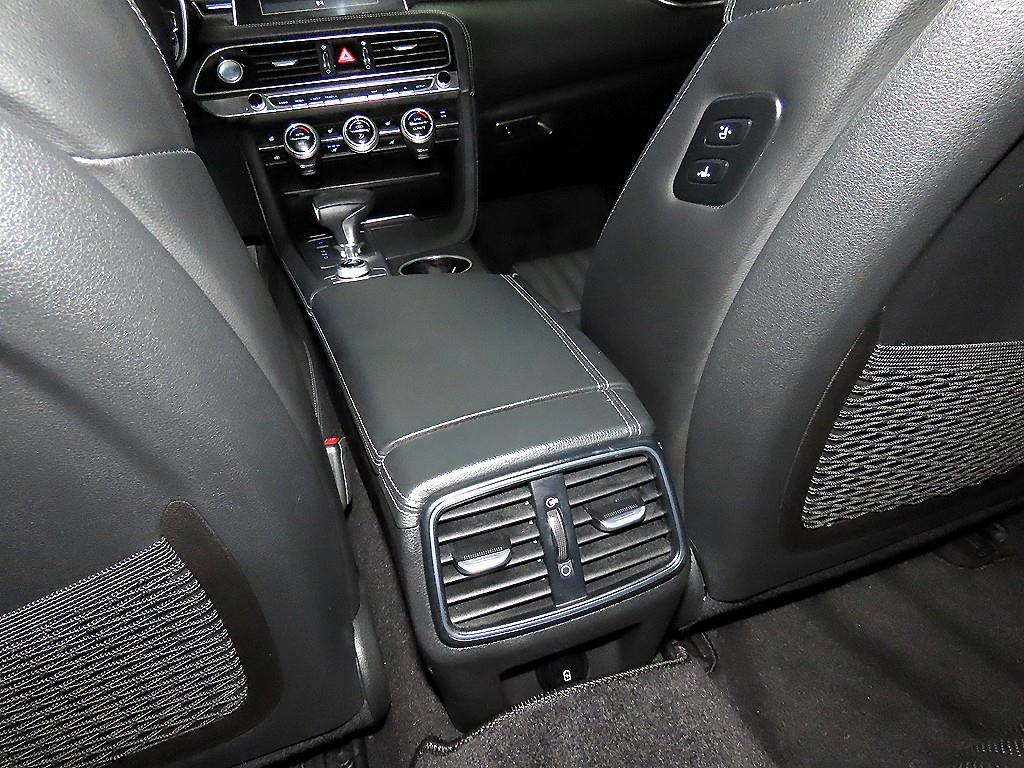 Genesis G70 — photo 16