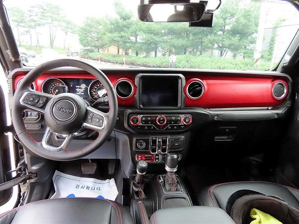 Jeep Gladiator — photo 08