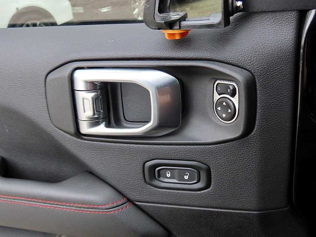 Jeep Gladiator — photo 12