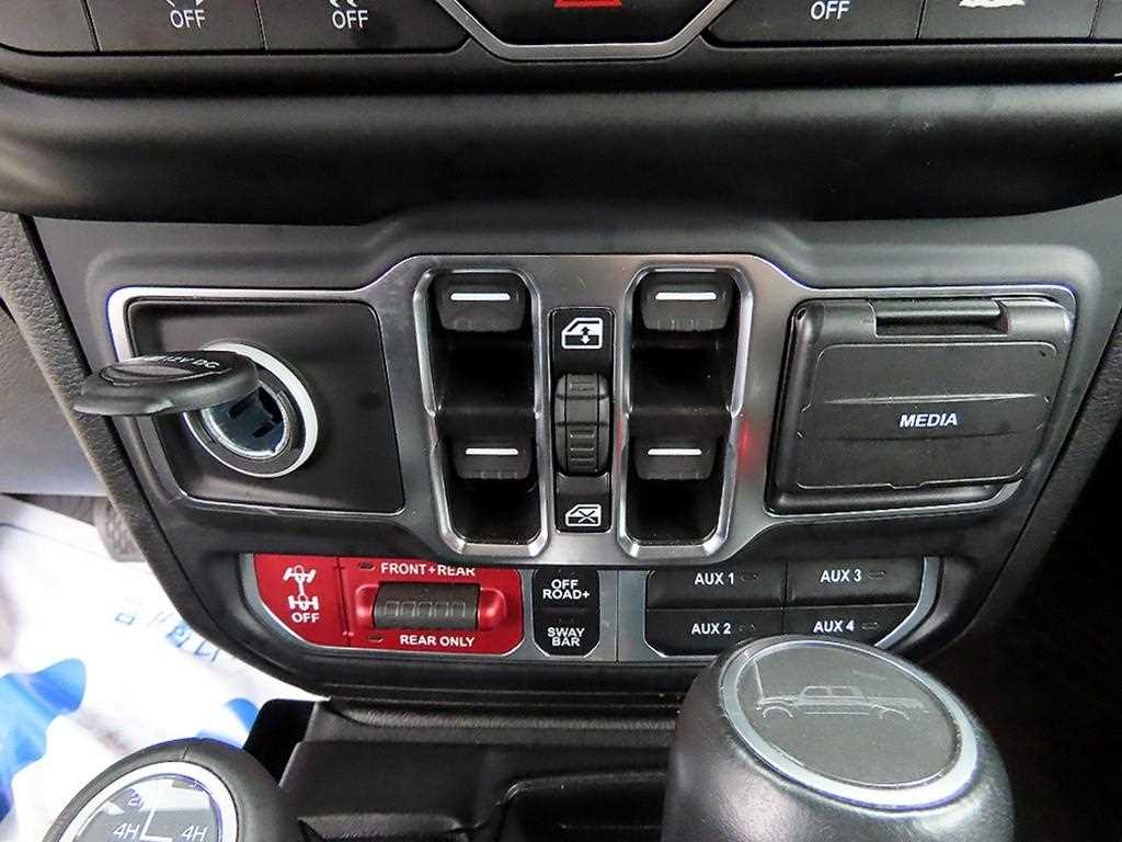 Jeep Gladiator — photo 13