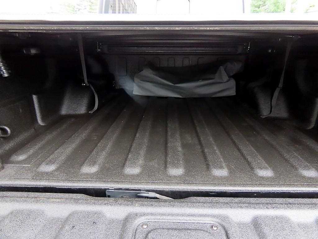 Jeep Gladiator — photo 18