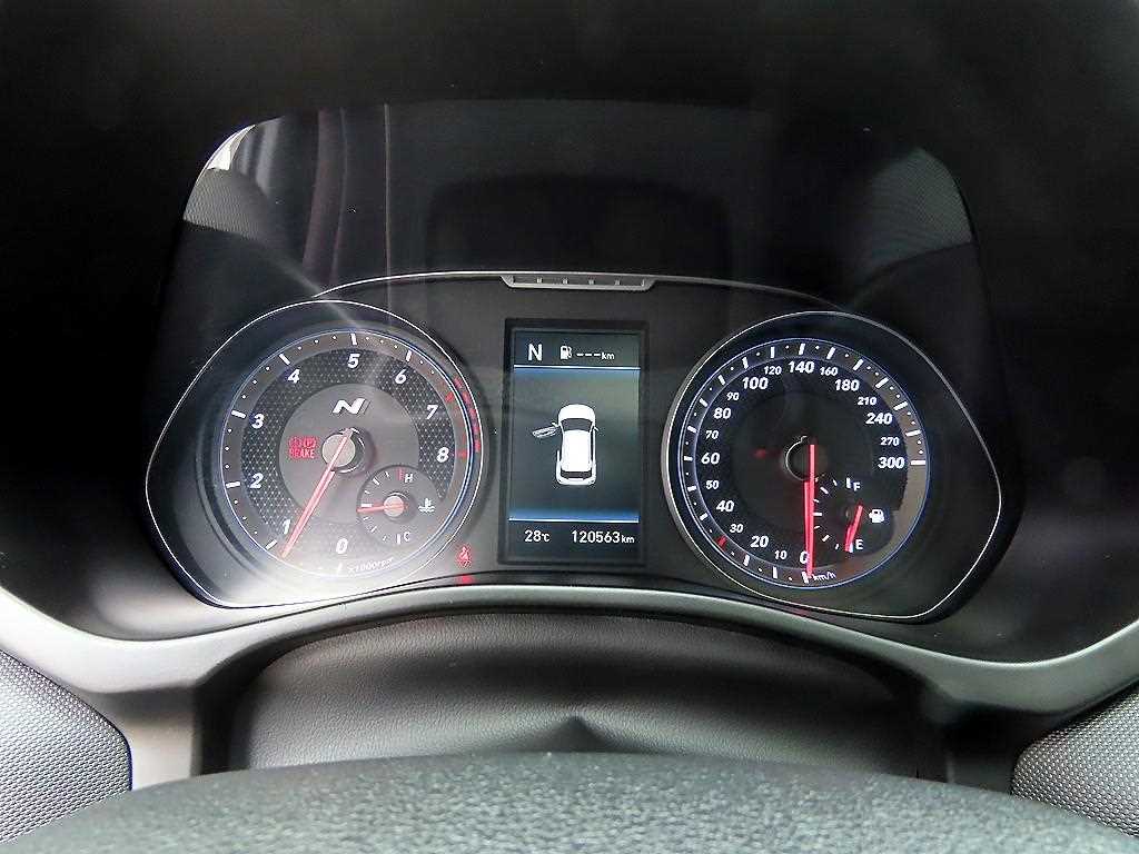 Hyundai Veloster — photo 09