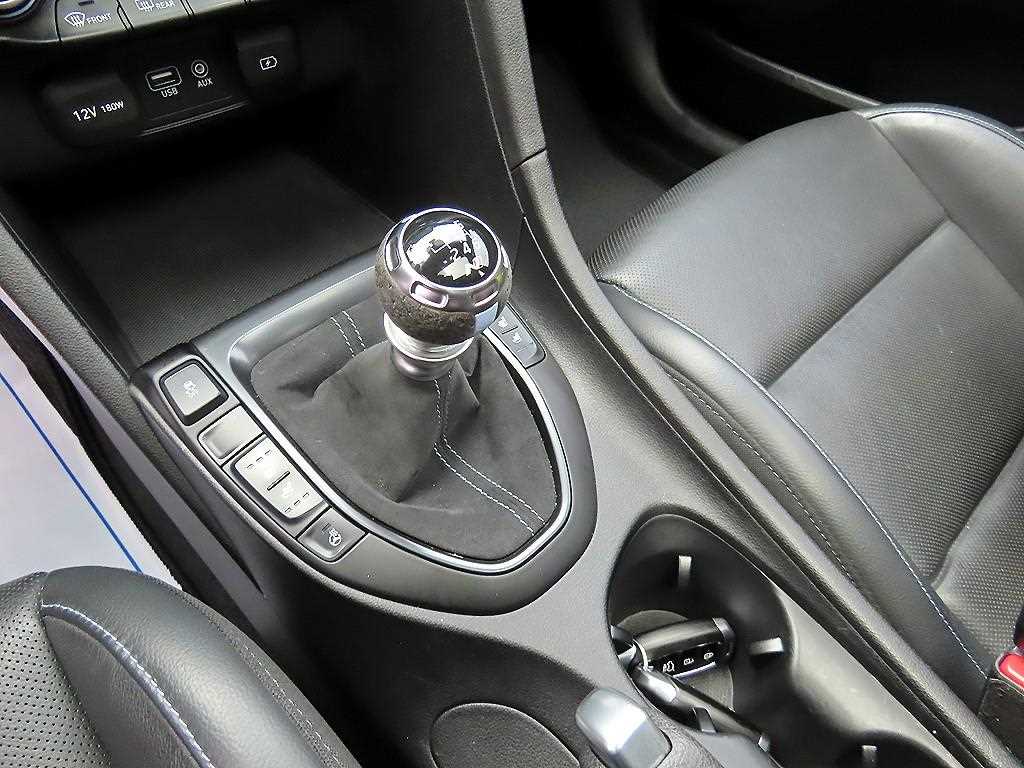 Hyundai Veloster — photo 10