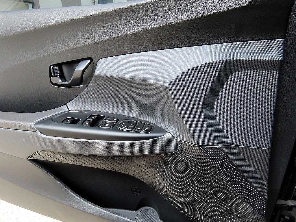 Hyundai Veloster — photo 11