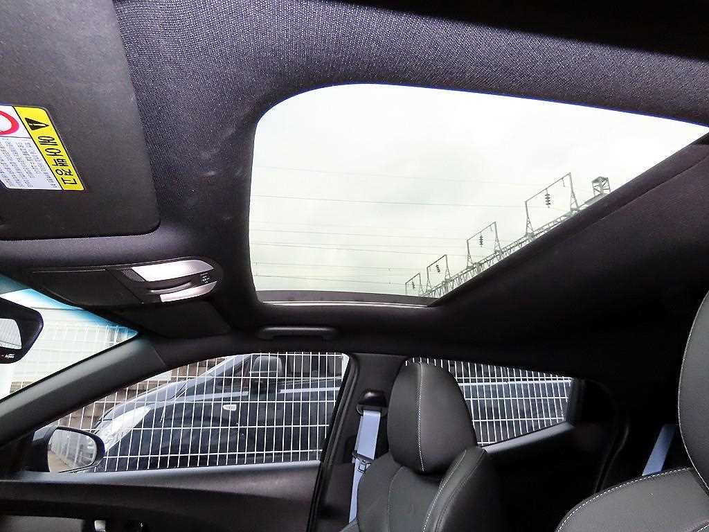 Hyundai Veloster — photo 16