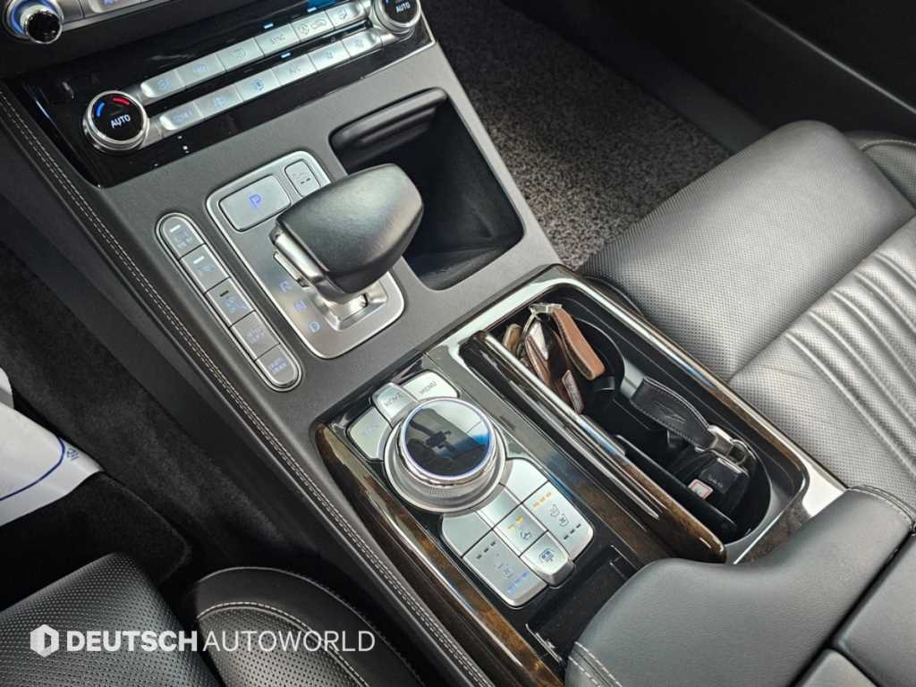 Genesis G90 — photo 09