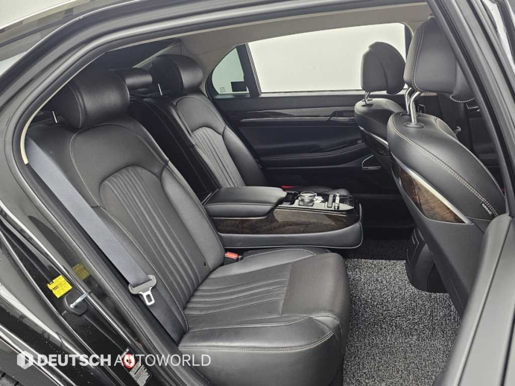 Genesis G90 — photo 12